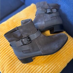 Isaac Mizrahi Gray Ankle Booties